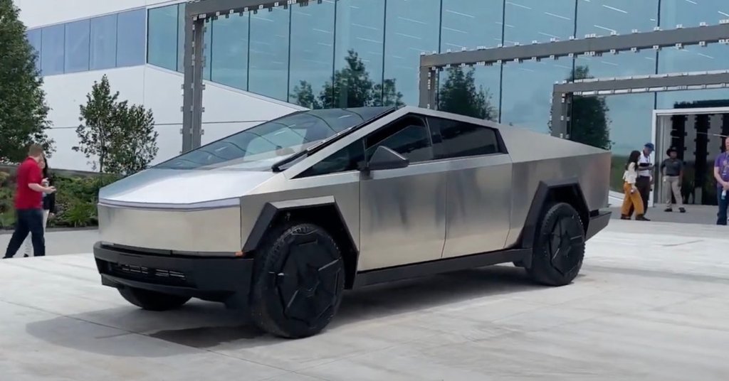 Tesla omogućio FSD na Cybertruckovima
