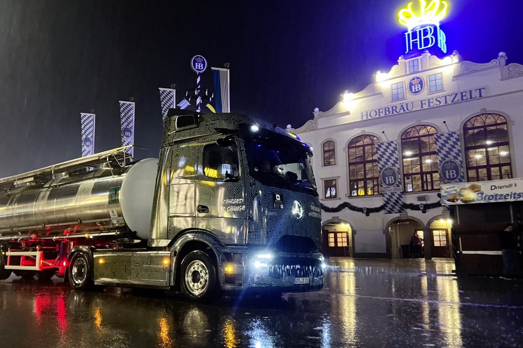 eActros 600 dostavlja pivo na Oktoberfest