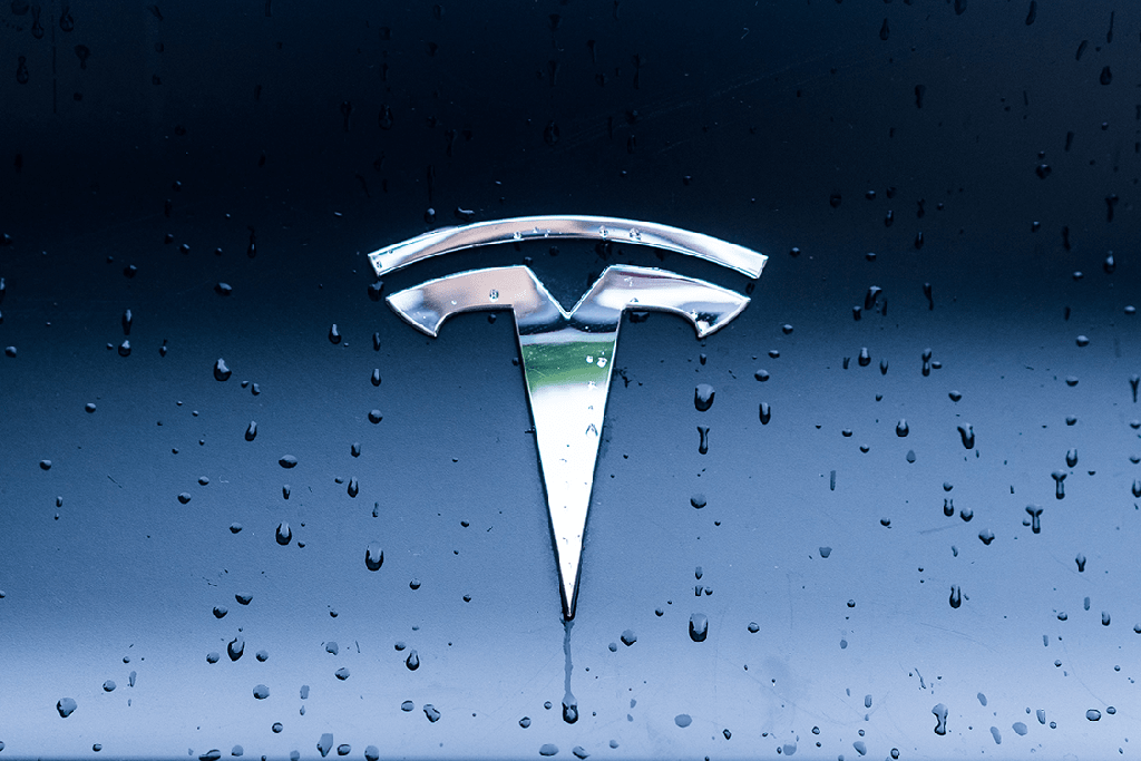 NHTSA istražuje Tesla FSD softver zbog sigurnosti
