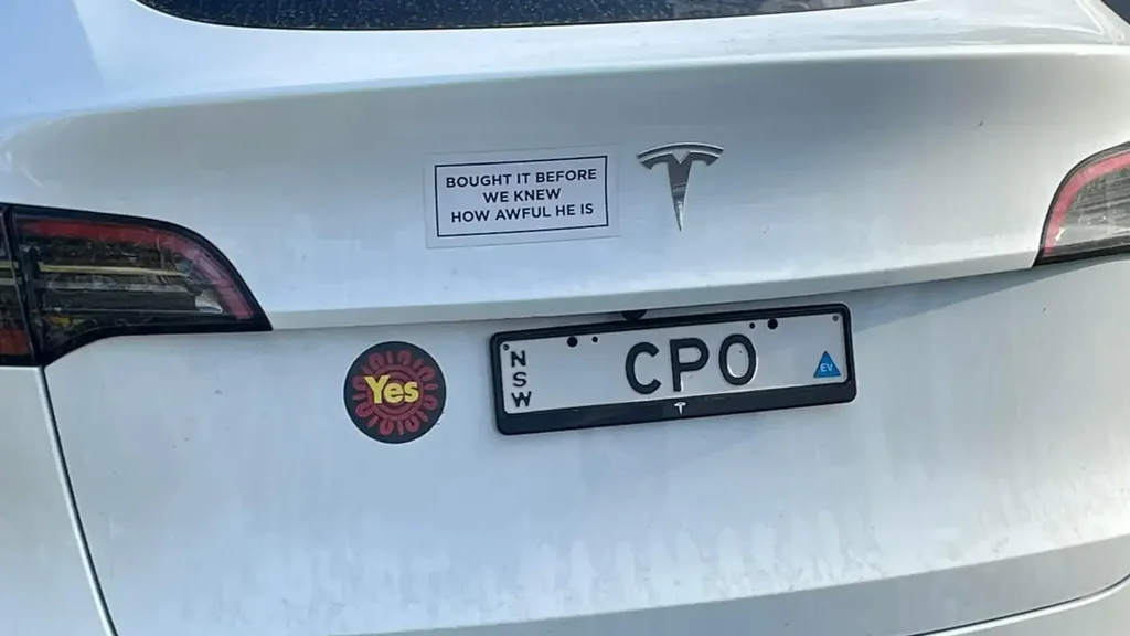 Tesla Sticker Online Seslenme Tudyrýar