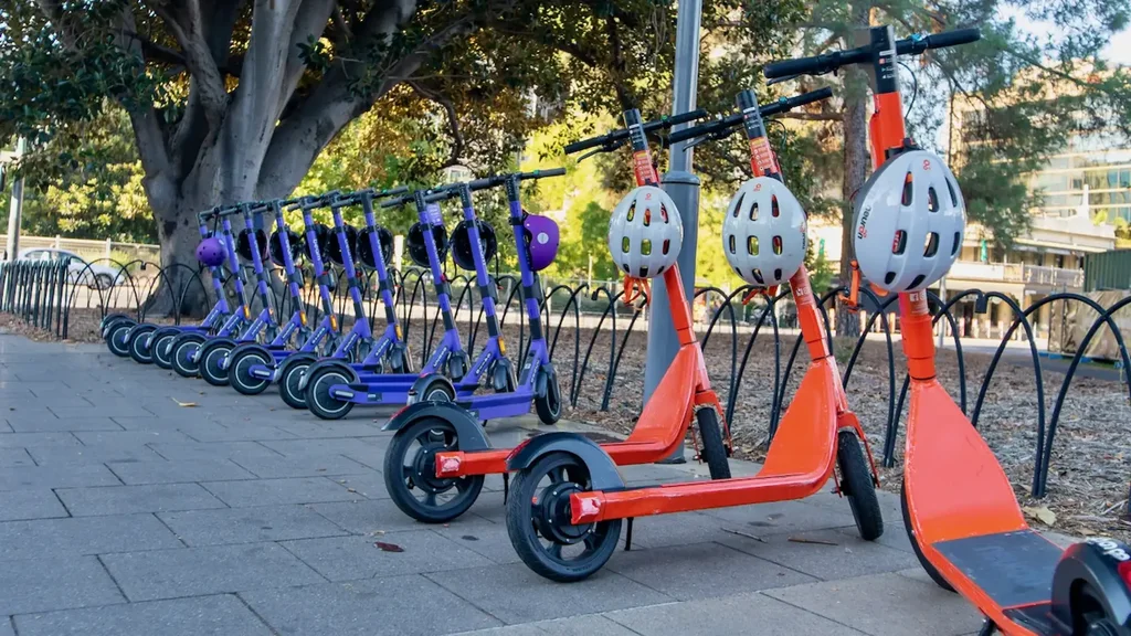 Awstraliýada E-scooter Sürmek Üçin Ýaş Talaplary
