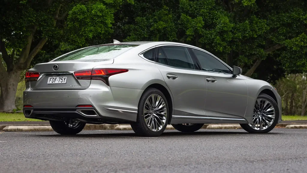 2024 Lexus LS500: Aýratyn Luxury Sedan