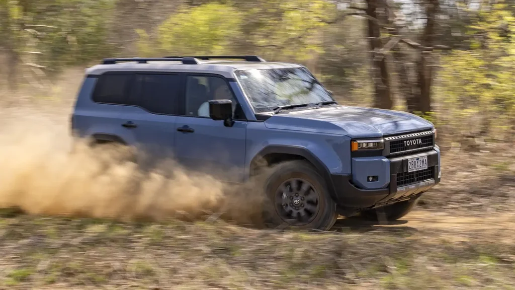 2025-nji Toyota Prado bilen tanyşlyk