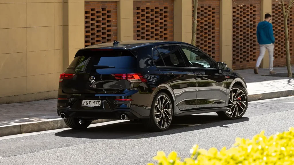 2024 Volkswagen Golf GTI: Мифтік Модельді Зерттеу