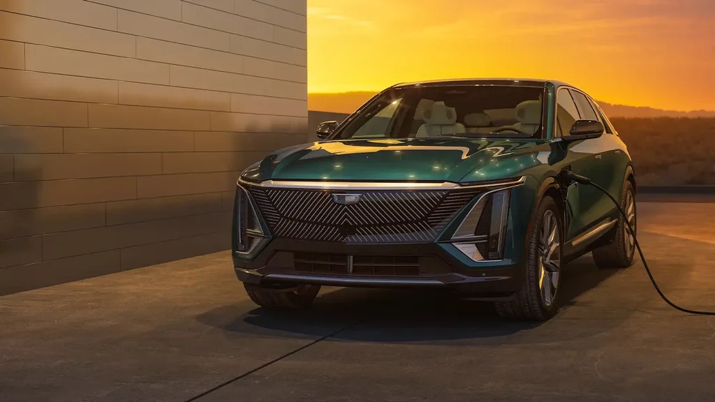 Cadillac Lyriq: Elektrikli Geçişe Güýçli Ädim