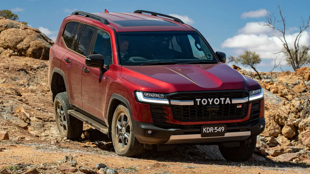 Toyota LandCruiser 300 Hibrid Modeline Ýaşyl Umutlar
