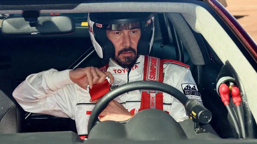 Keanu Reeves Indianapolisda Toyota GR86 bilen ýaryş eder