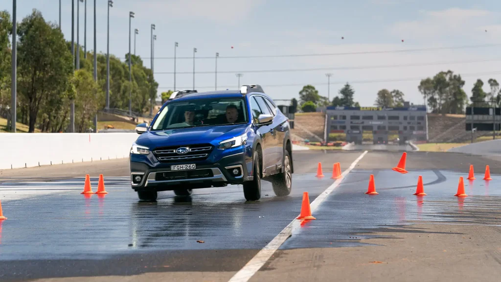 Subaru bilen Howpsuz Sürüň: Outback we Forester