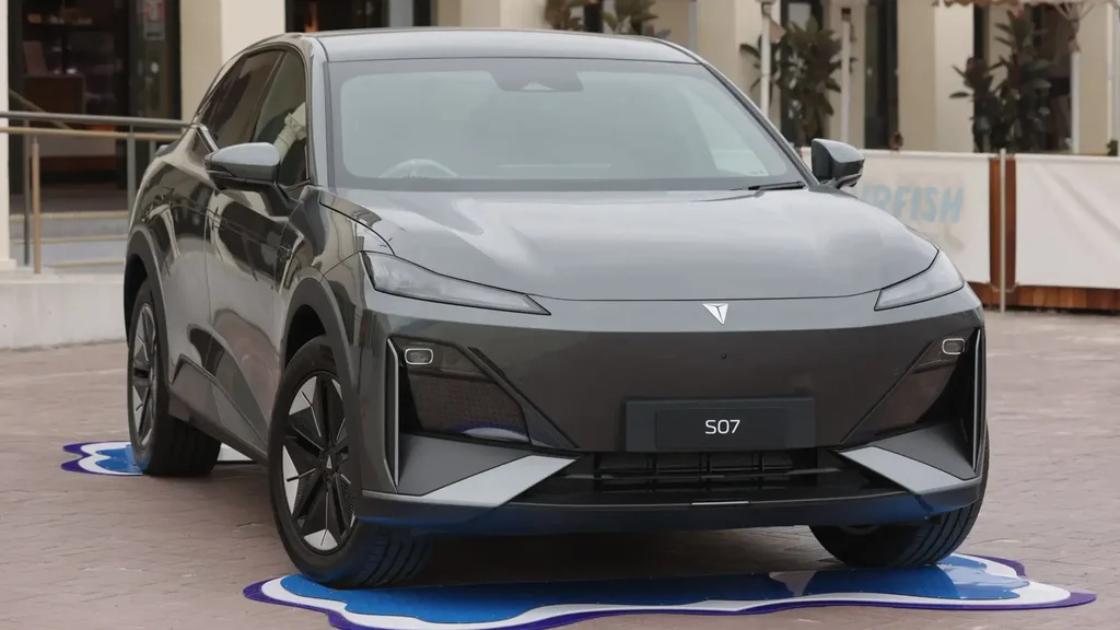 2025 Deepal S07 Elektrik SUV bilen Tesla Model Y