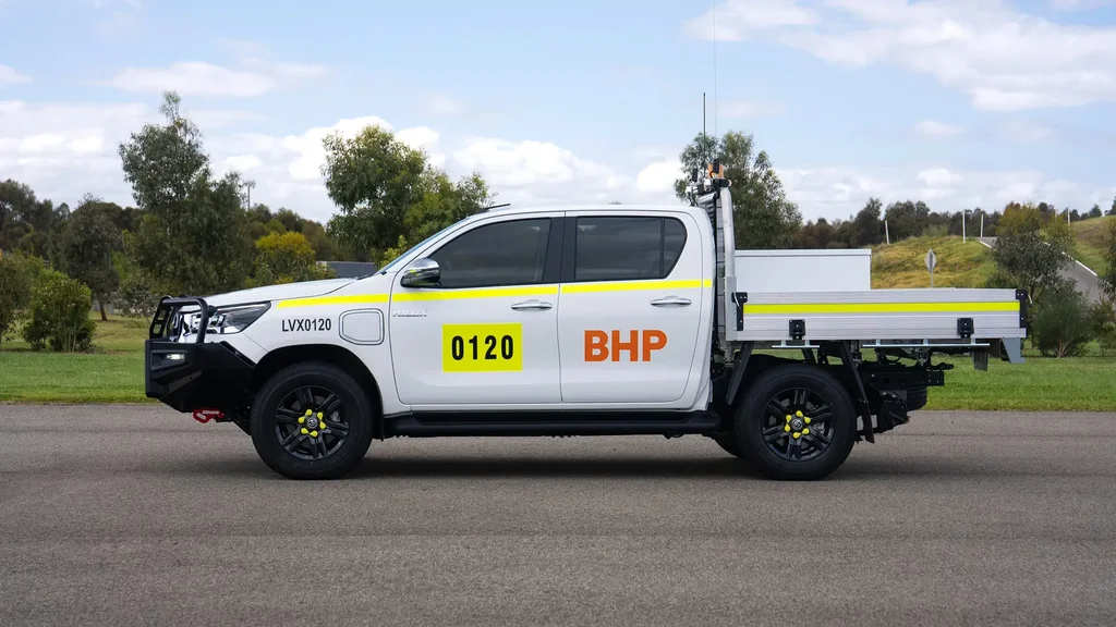 Toyota Hilux EV Synagdan Geçýär