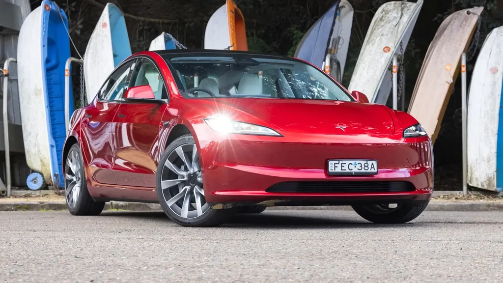 Tesla yıllık awtoulag getirilişinde peselme
