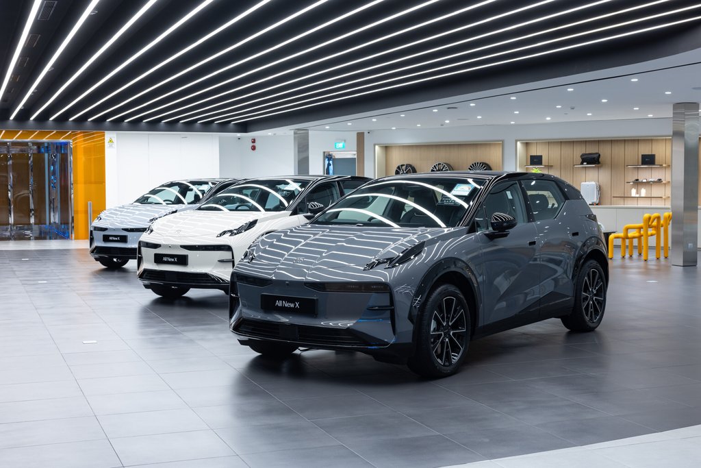 Geely 2024-nji ýylda 2,1 million awtoulag satdy