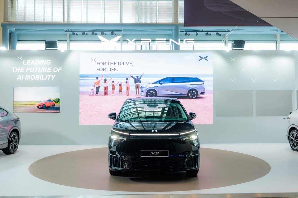 Xpeng X9 оң қолмен басқарылатын нұсқасы көрсетілді