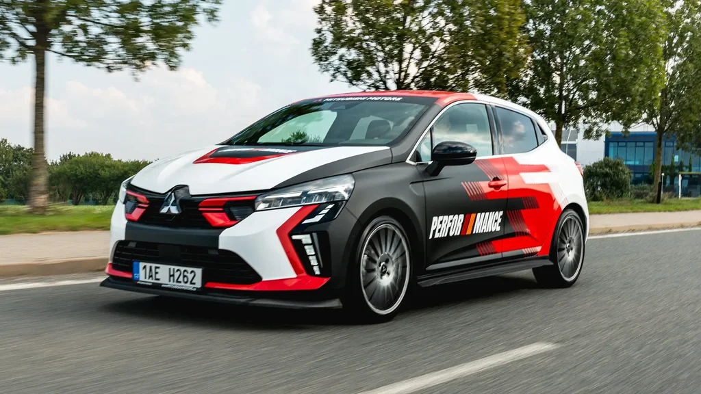 Mitsubishi Colt концепциясы Ralliart стильінде