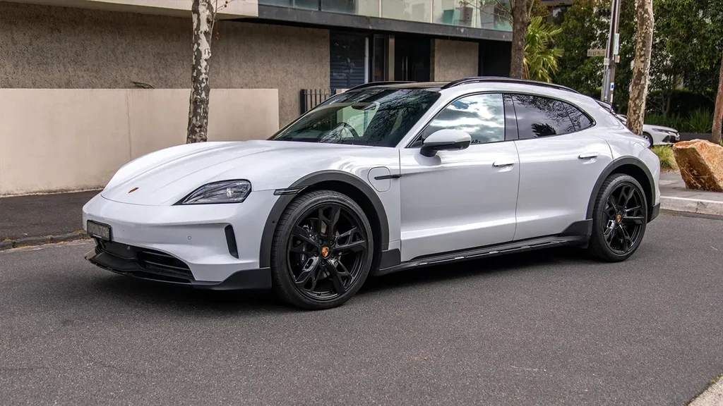 2025 Porsche Taycan 4 Cross Turismo: Bahasy we Aşaklygy