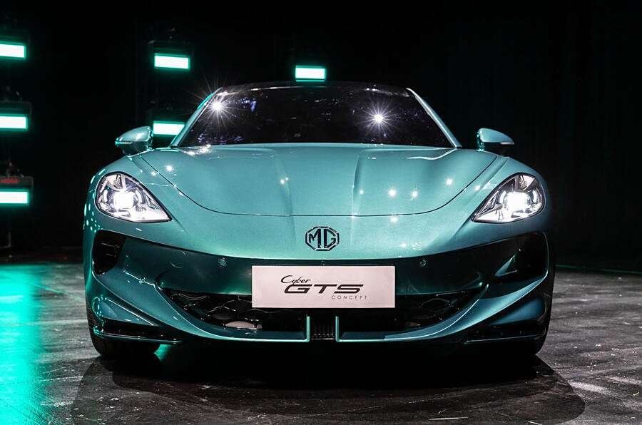 MG 2025-de semi-soluýar batterili EV-y hödürler
