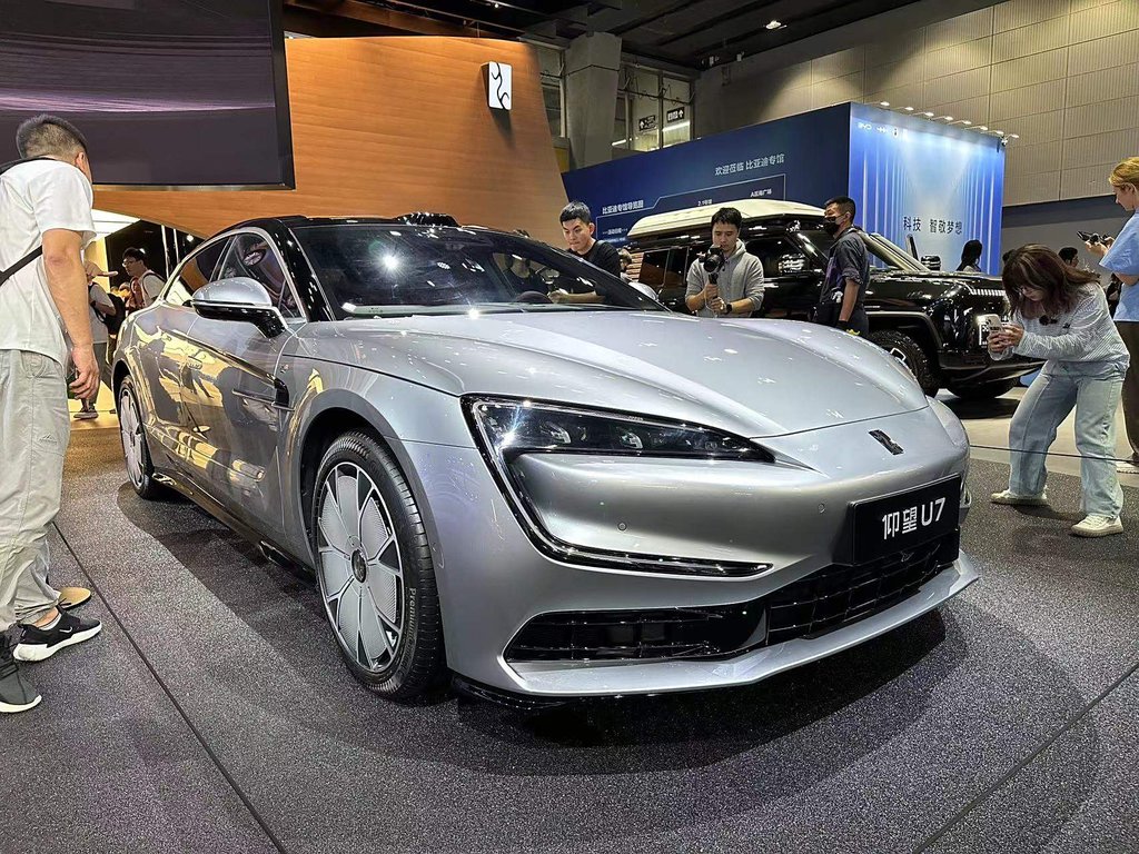 Yangwang U7 Awto Sýangynda öňünden satuwa çykýar
