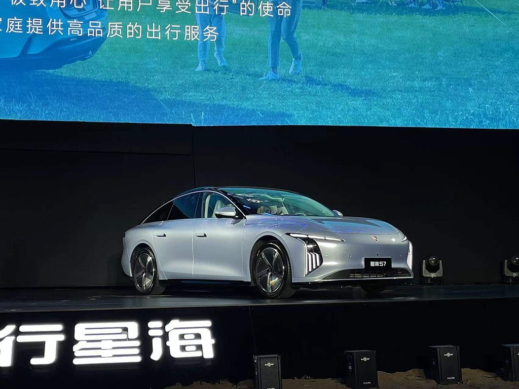 Dongfeng Forthing Xinghai S7 tanyşdyrdy