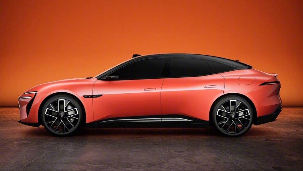 Avatr 06: 650 km aralygy bilen täze sedan