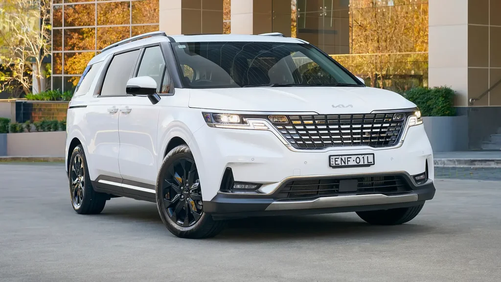 Kia Carnival: Жаңа немесе қолданысқа алынған?