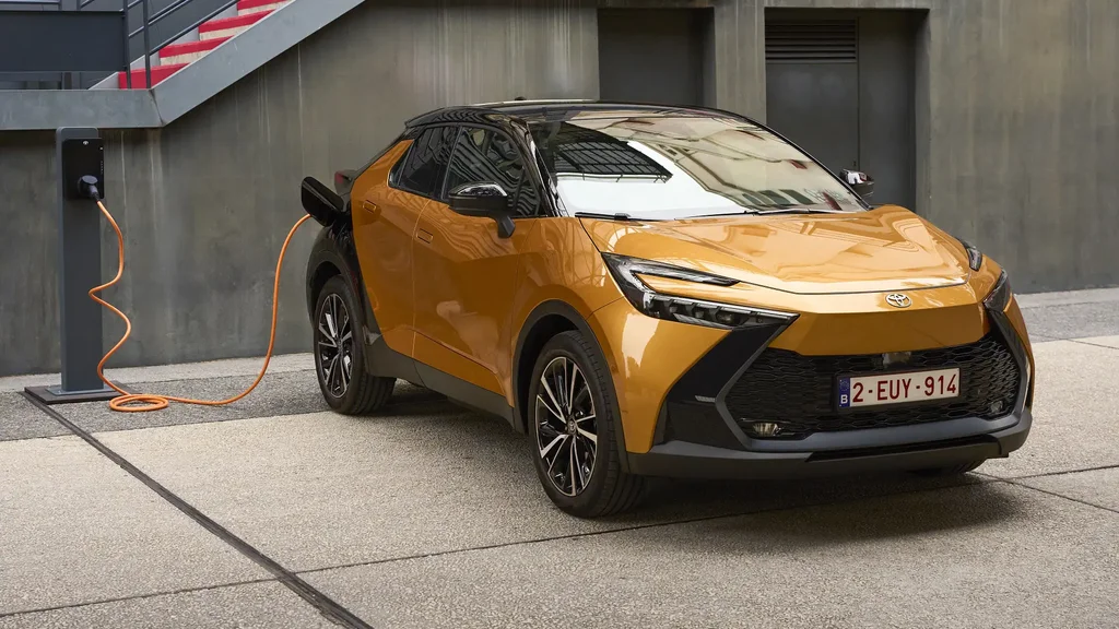 Toyota Awstraliýada PHEV-lar bilen ýüz tutýar