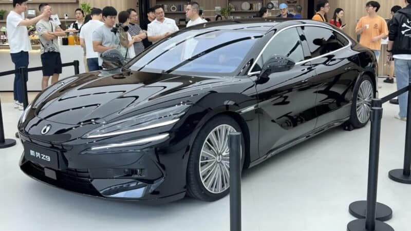 Denza Z9 Sedan BYD'dan Dealerlere ýetdi