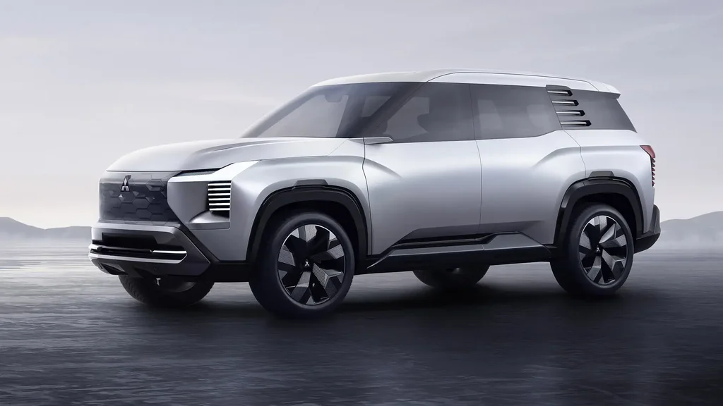 Mitsubishi DST: Täze 7 oturgyçly SUV