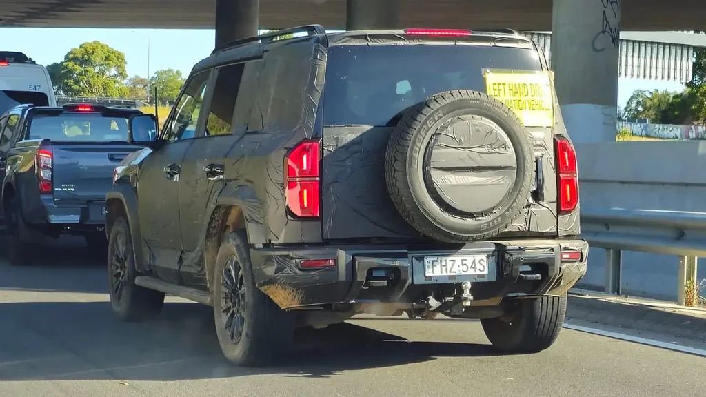 BYD-дан жаңа гибрид SUV Denza B5
