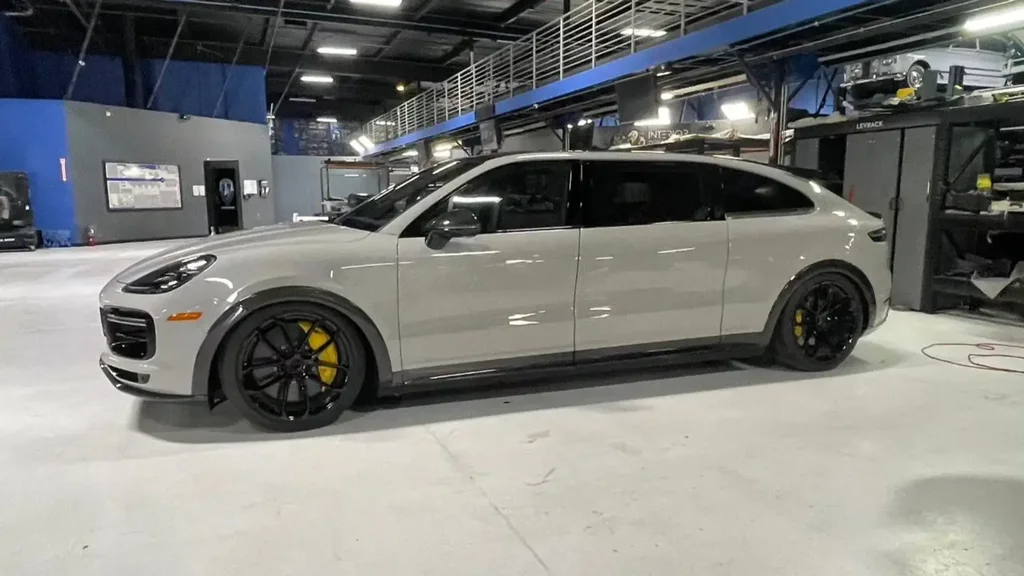 Zuckerberg'in täze Porsche çäreleri
