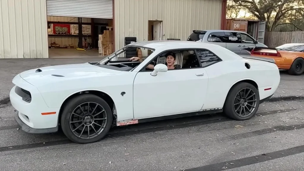 Dodge Challenger Hellcat V8-den Tesla Energiýasyna.