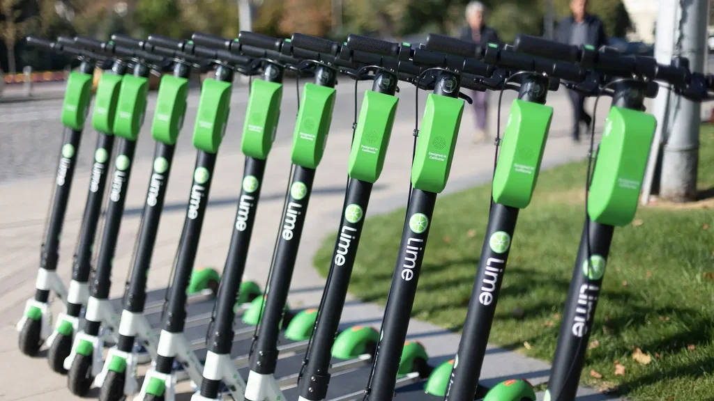 Melburnda e-scooterler gadagan edildi