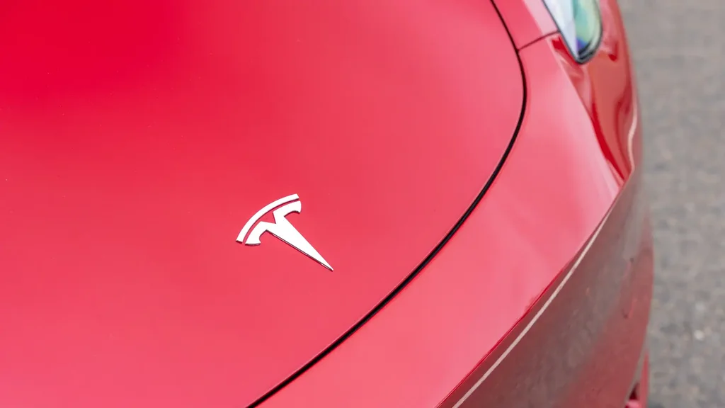 Tesla Spotify Premium gurşawyny we ýagdaýyny üýtgedýär